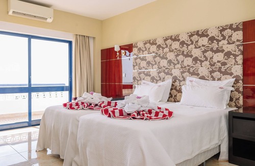 Oura Hotel | Stay Close to Praia da Oura Beach! Three Large 1BR with Kitchen and Sea View!