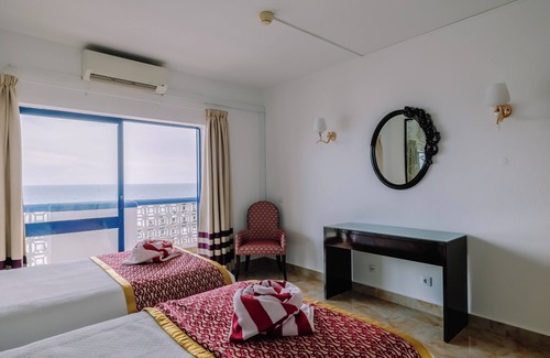 Oura Hotel | Stay Close to Praia da Oura Beach! Three Large 1BR with Kitchen and Sea View!