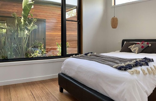 Surf Coast House | Stay here on the BEACH! Stylish 4bd House