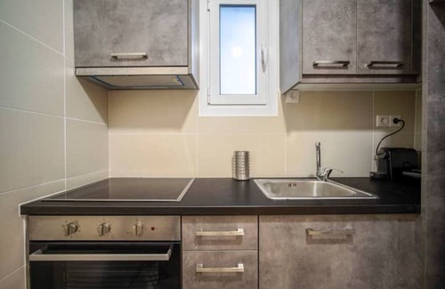 Athens Apartment | "stay-in-art", Central Athens Comfy Cultural Flat 3is