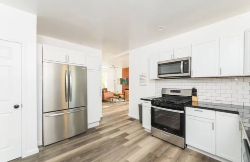 Pittsburgh House | Stay in North Oakland/Hill Section! Private Suite w/Shared Luxury Amenities