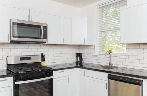 Pittsburgh House | Stay in North Oakland/Hill Section! Private Suite w/Shared Luxury Amenities