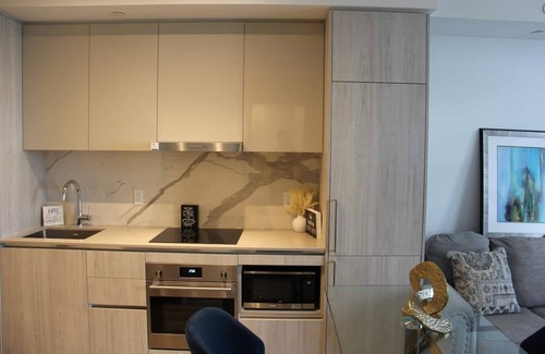 Vaughan Apartment | Stay in the heart of downtown Vaughan in this modern one-bedroom condo