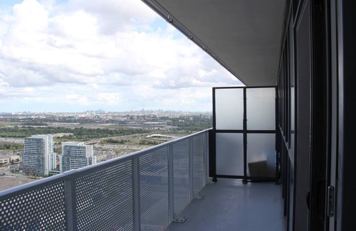 Vaughan Apartment | Stay in the heart of downtown Vaughan in this modern one-bedroom condo