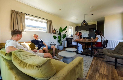 Nieuwvliet House | Stay in the modern and spacious Zonnweelde Lodge and be on the beach in no time