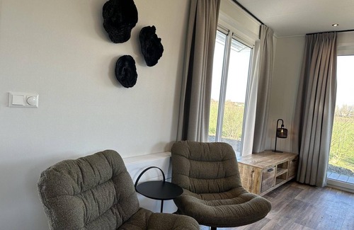 Nieuwvliet House | Stay in the modern and spacious Zonnweelde Lodge and be on the beach in no time