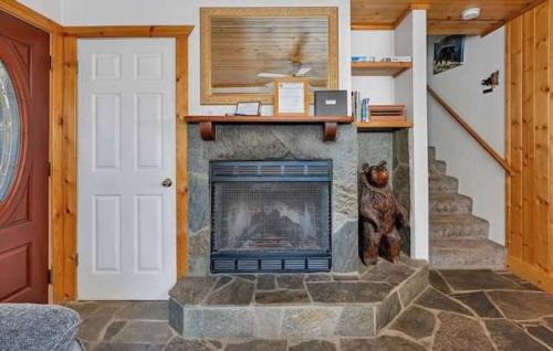 Yosemite West House | Stay in Yosemite-Cozy Bear North-Sleeps 5