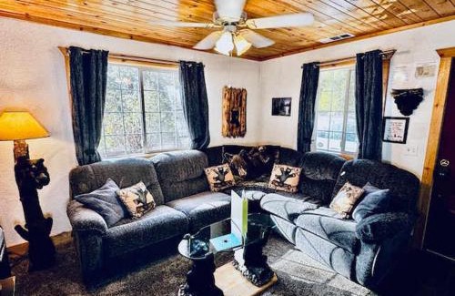 Yosemite West House | Stay in Yosemite-Cozy Bear North-Sleeps 5