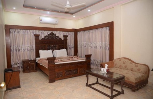 PECHS House | Stay Inn Guest House