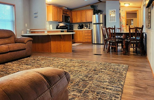 Checotah House | Stay Lakeshore - Serene landscape near water