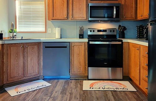 Checotah House | Stay Lakeshore - Serene landscape near water