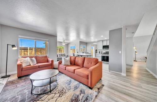 Victorville House | Stay Longer with Flexibility｜Family & Pets Approved｜Lush Backyard #42111