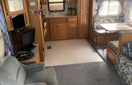 Central Okanagan RV Rental | Stay on beautiful Kalamalka Lake at Klub Kal Resort.