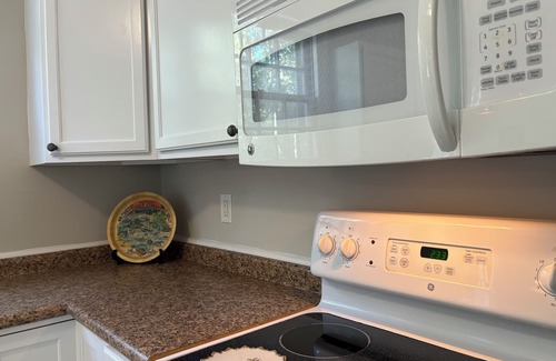 Meridian House | Stay on Magnolia Hill 3BR Cottage in Meridian, Mississippi with Southern Charm