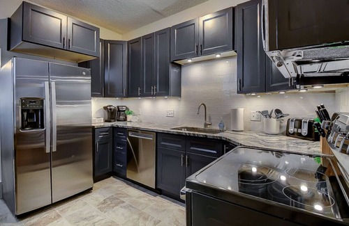 Hamilton House | Stay on Main Street! A+ Location! Walk Everywhere!