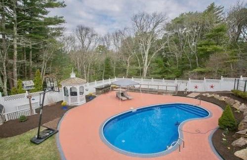 West Barnstable House | Stay On The Cape Vacation Rentals : Large Family Home With Pool Come Enjoy The Cape