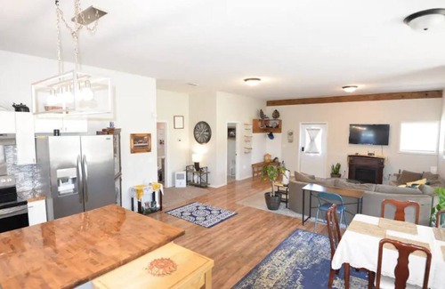 Pickaway County House | Stay & Play! Private guest house, Golf,Pool,Court