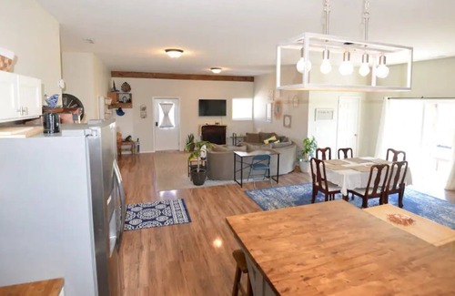 Pickaway County House | Stay & Play! Private guest house, Golf,Pool,Court