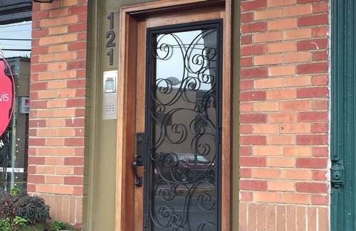 Carlton Apartment | Stay & Play Winery Loft #2 in Historic Downtown Carlton