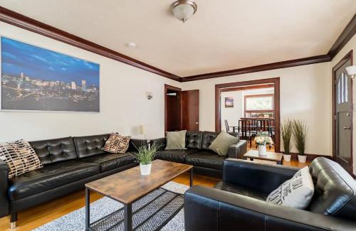 Foster - Powell House | Stay Portland - Charming & Spacious 5BR Home in SE Portland