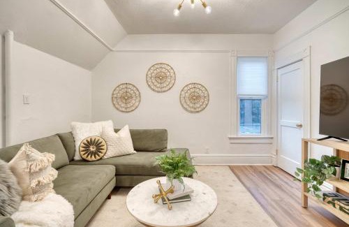 Buckman Neighborhood Apartment | Stay Portland - Historic Queen Anne Vernacular - 95 WalkScore