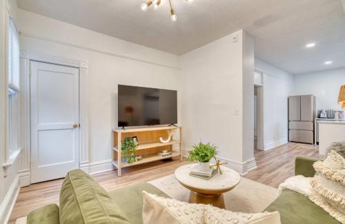 Buckman Neighborhood Apartment | Stay Portland - Historic Queen Anne Vernacular - 95 WalkScore