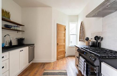 Uptown Apartment | Stay Portland - Historically Renovated 3BR steps from NW 23rd