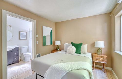 Corbett - Terwilliger - Lair Hill Apartment | Stay Portland - Peaceful Johns Landing Studio - Near OHSU