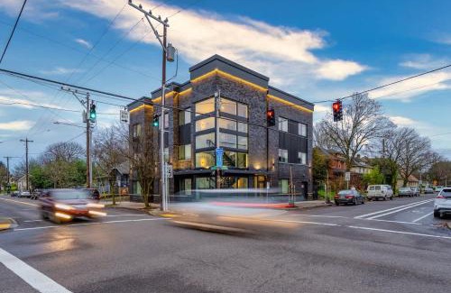 Humboldt Apartment | Stay Portland - Private Floor in Magazine Worthy Humboldt Apt Bldg