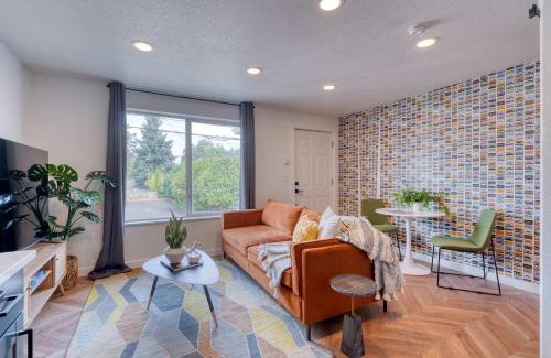 Woodstock Apartment | Stay Portland - The Perfect Retro Portland Retreat - Vintage Shops