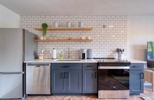 Woodstock Apartment | Stay Portland - The Perfect Retro Portland Retreat - Vintage Shops