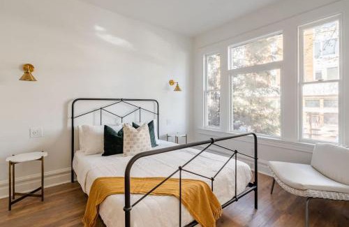 Uptown Apartment | Stay Portland - The Retrouvailles Suite- Espresso & Craft Brews