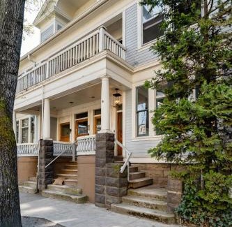 Uptown Apartment | Stay Portland - The Retrouvailles Suite- Espresso & Craft Brews