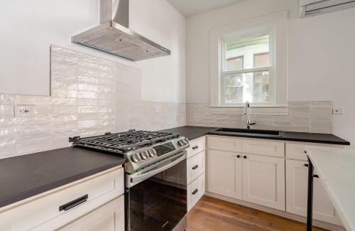 Uptown Apartment | Stay Portland - The Retrouvailles Suite- Espresso & Craft Brews