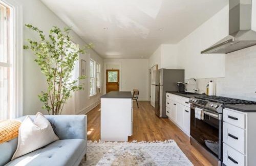 Uptown Apartment | Stay Portland - The Tournesol Suite- Leisurely Strolls on NW 23rd