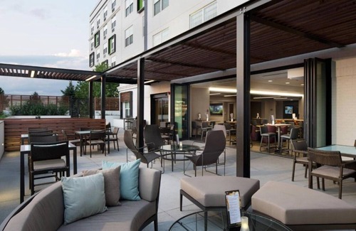 Gateway House | Stay Relaxed, We'll handle the Rest. Courtyard Gateway Park.
