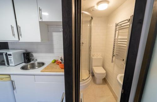 Selly Oak Apartment | STAY SA Spacious studios next to UOB and 10min to the City!