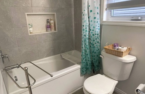 Calgary House | Stay with JAI - Cozy Suite Close to YYC Airport