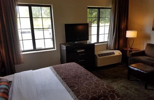 West Chester Hotel | Staybridge Suites - Cincinnati North by IHG