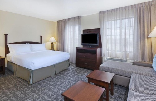 Okemos Hotel | Staybridge Suites Lansing-Okemos by IHG