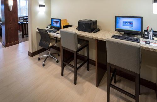 West Omaha Hotel | Staybridge Suites Omaha West by IHG