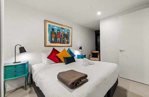 Hawthorn East Apartment | StayCentral - Hawthorn East - Study, 2 Car spaces
