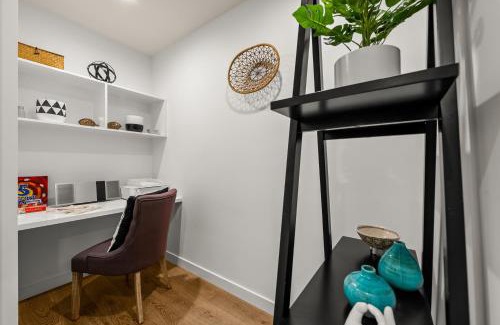 Hawthorn East Apartment | StayCentral - Hawthorn East - Study, 2 Car spaces