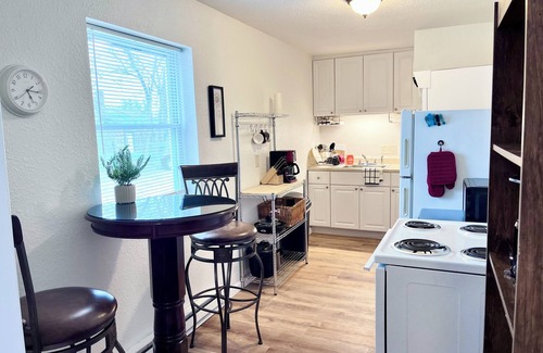 Kirksville Apartment | StayClose-ground lvl-pets-30+days