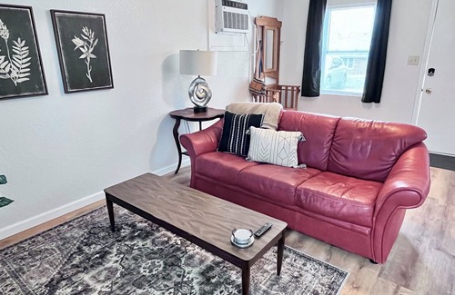 Kirksville Apartment | StayClose-ground lvl-pets-30+days