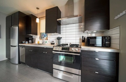Belmont House | #StayInMyDistrict Buckman Bright Spacious Townhome