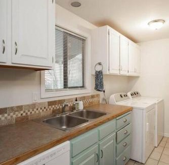 Rockaway Beach House | #StayInMyDistrict Cozy Rockaway Beach Cottage