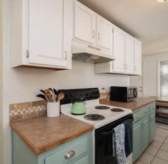 Rockaway Beach House | #StayInMyDistrict Cozy Rockaway Beach Cottage