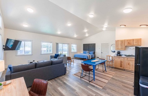 Port Orford Apartment | #StayinMyDistrict Oceanview Studio Loft