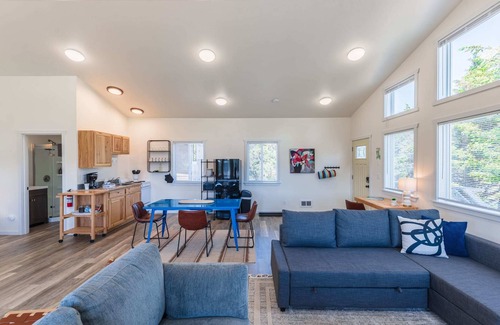 Port Orford Apartment | #StayinMyDistrict Oceanview Studio Loft